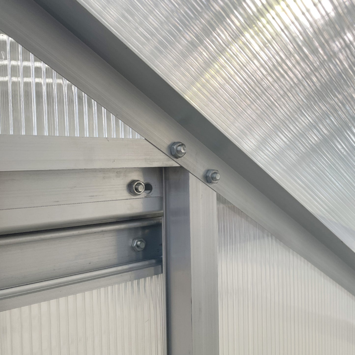 6' x 4' Aluminum Lean-to Greenhouse Polycarbonate Walk-in Garden Greenhouse with Adjustable Roof Vent, Rain Gutter and Sliding Door